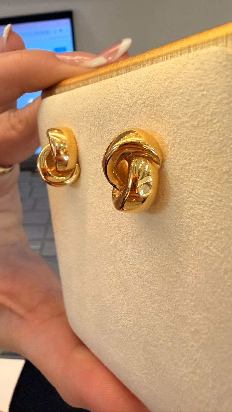 ARETES MEDIONUDO 1.6GR 14K